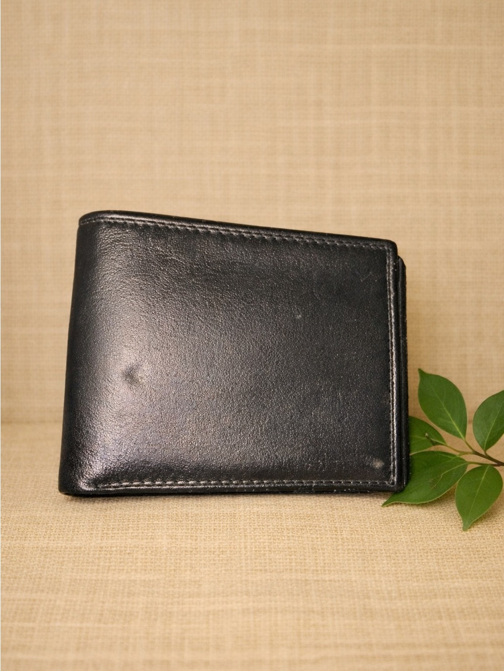 Men’s Genuine Leather Black Bifold Wallet – Multiple Card Slots, ID Window